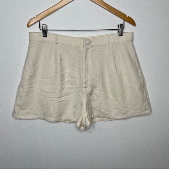 NWT Lovers & Friends Cream Ivory High Rise Shorts - Picture 2 of 5